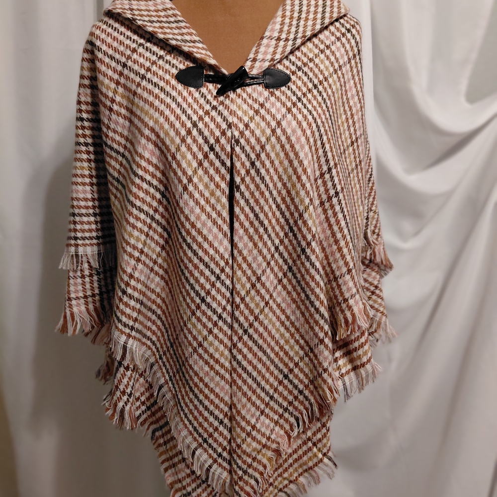 Elegant Plaid Poncho with Toggle Closure